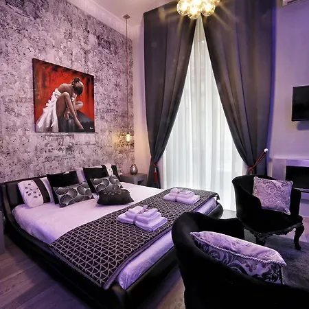 Bourbon House Couette-café 4*