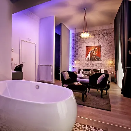 Bourbon House 4*