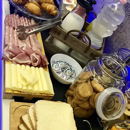 Bourbon House فندق مبيت وإفطار نابولي