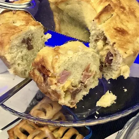 Bourbon House Couette-café 4*