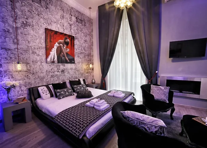 Bourbon House Bed and Breakfast 4*