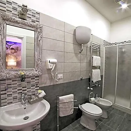 Bourbon House Nocleg ze śniadaniem 4*