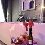 Bourbon House 4*